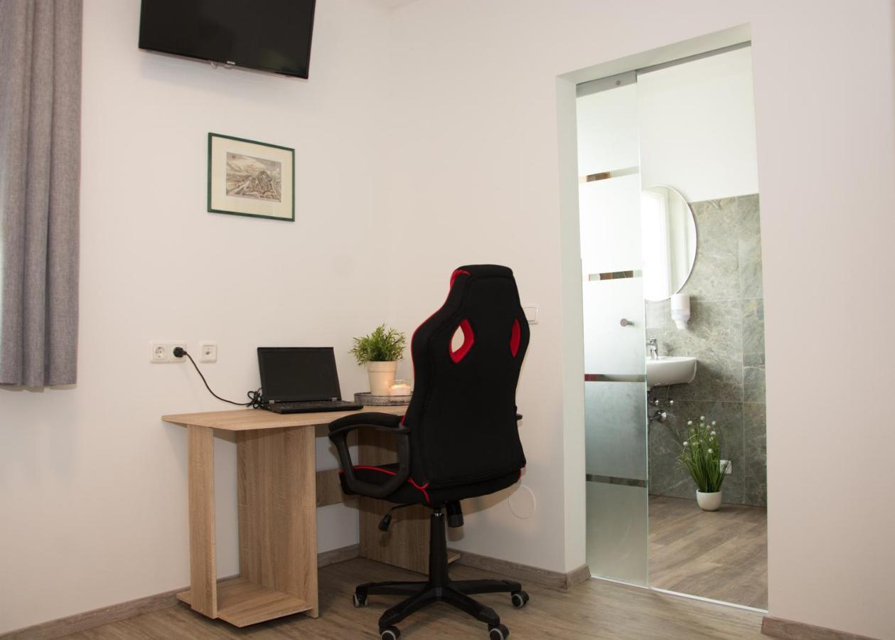 Appartamento Helis Gaestezimmer *